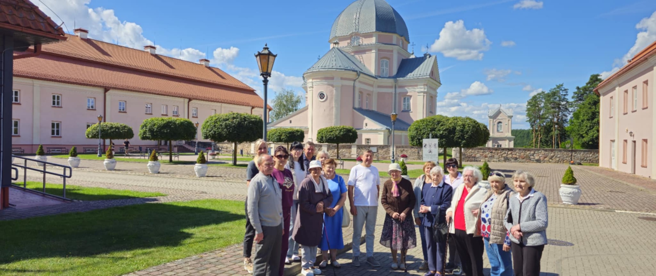 Senjorų ekskursija po Liškiavos Švč. Trejybės bažnyčios ir dominikonų vienuolyno ansamblio teritoriją