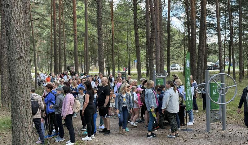 Pėsčiųjų žygiu Žiežulio taku Varėnoje atidaryta Vaikų globos savaitė 2025 